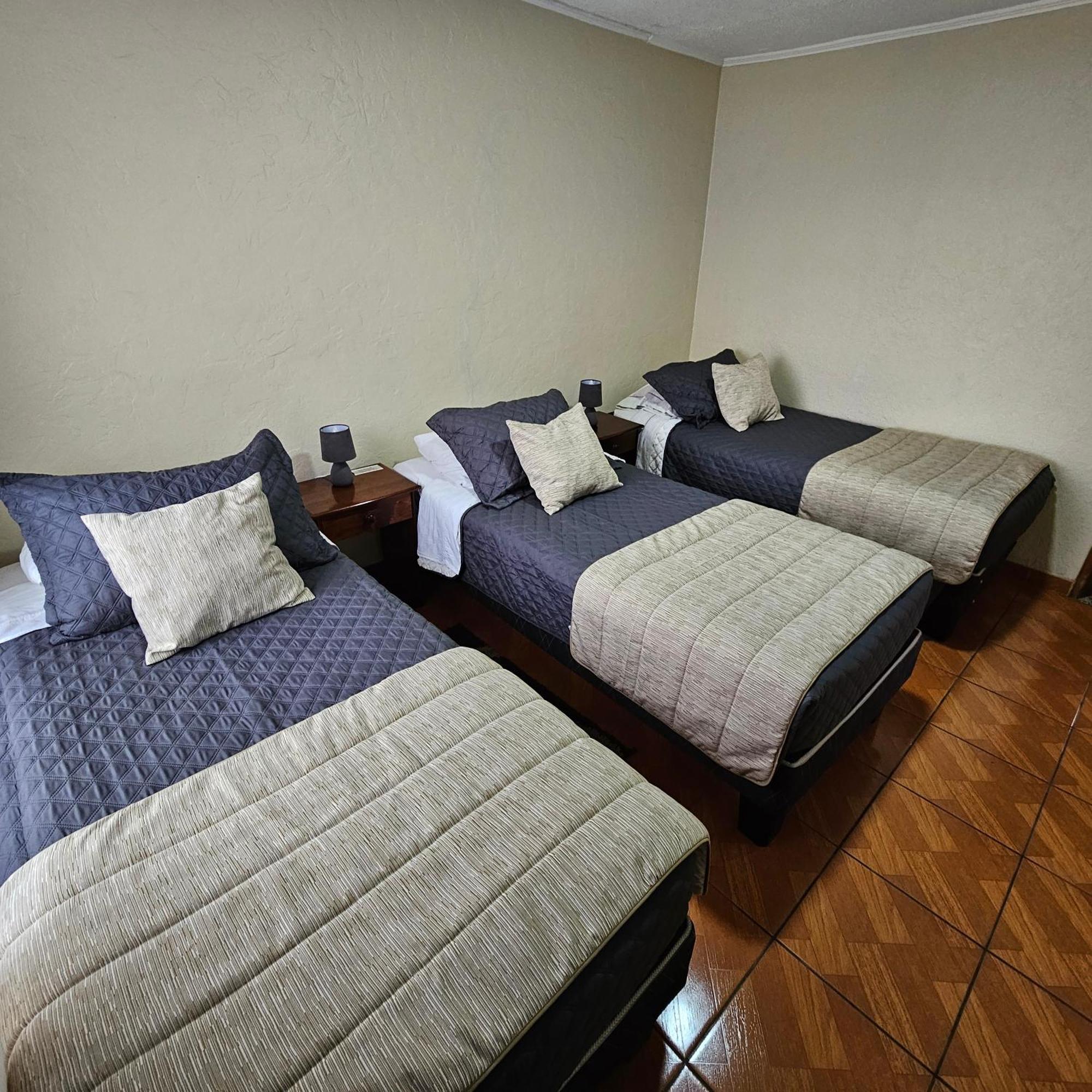 Hostal De Colon Ла Серена Екстериор снимка